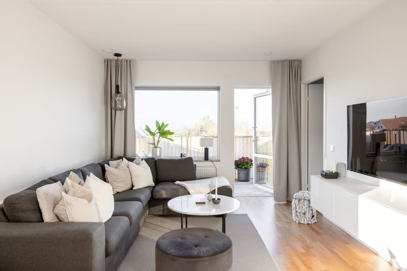 Högalidsvägen 53D, Trelleborg - Lumineux appartement de trois pièces avec plan ouvert et balcon ensoleillé orienté ouest !